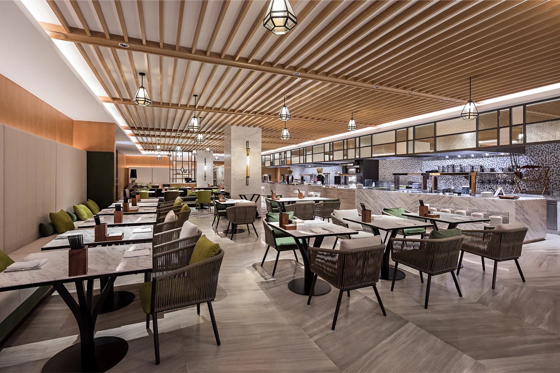 Restaurante de hotel em mármore cinzento e madeira Restaurante de hotel em mármore cinzento e madeira