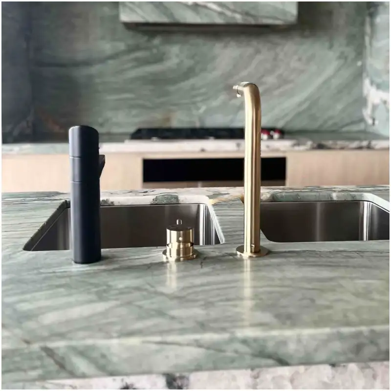 Cristallo-Del-Mare-Quartzite-Luxury-Kitchen-Designs