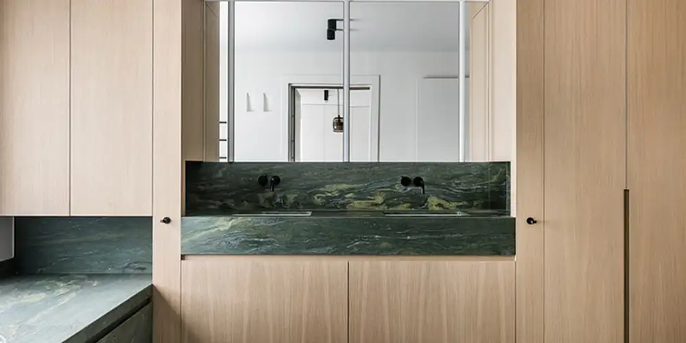 Emerald-Fusion-Exotic-Quartzite-Bathroom-Countertop-Designs