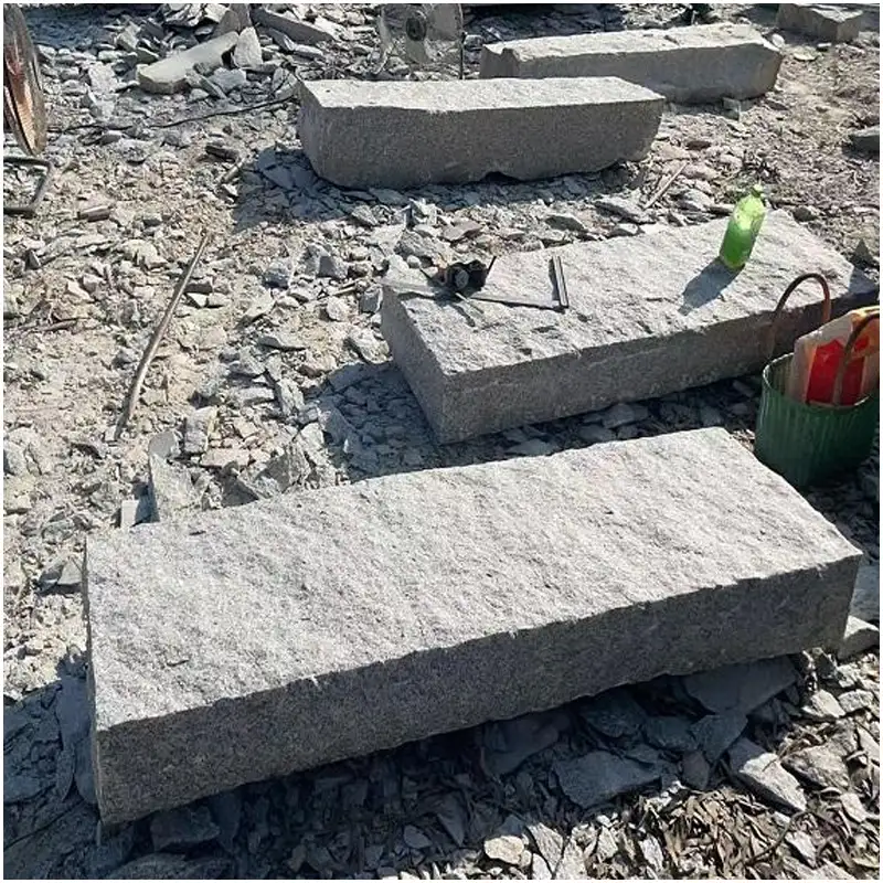 G603 Rough Split Granite Kerbstone Raw Blocks Quarry Yard Stock Photo G603 Light Grey Granite Rough Split Kerbstone Blocks Natural Unpolished Granite Curb Stone For Road Landscape Boundary Paving