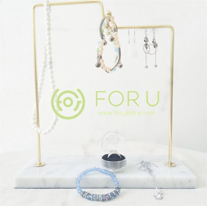 how to display jewelry for sale