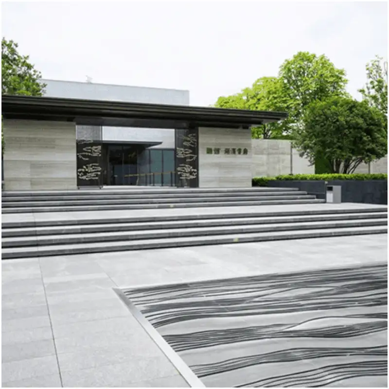PROYEK 6 Silk Serpeggiante Wooden White Marble Cladding for Luxury Lake Mansion Guangzhou Sales Club Main Entrance Exterior Landscape Wall