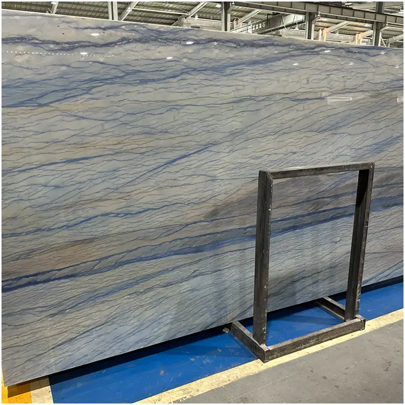 azul-macaubas-marble-slab Azul Macaubas Marble slab with blue linear veining displayed in FOR U STONE factory