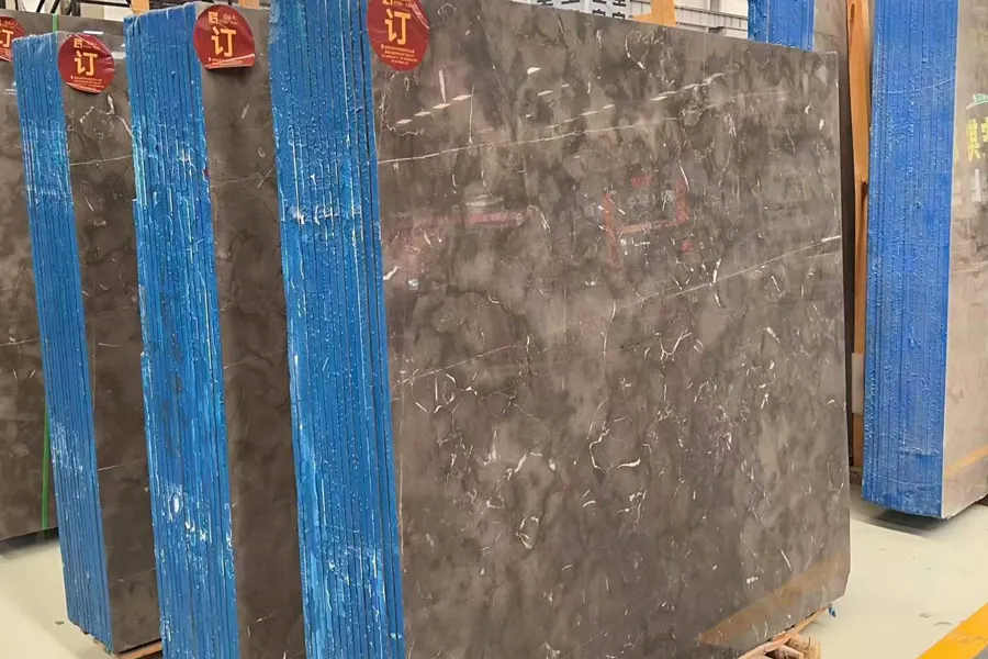 Плиты из серого мрамора 105 Полированная плита из серого мрамора St. Martin