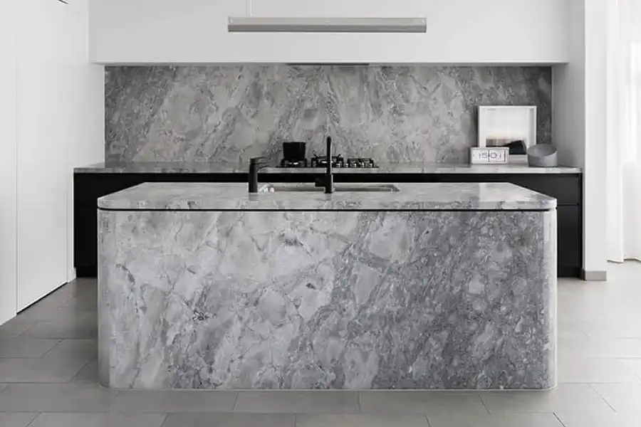 Super White Quartzite Apartment Kitchen Penisula Countertops
