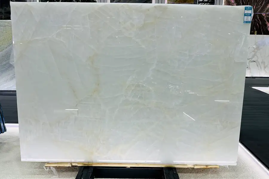 Кварцитовый слэб Bianco Cristallo