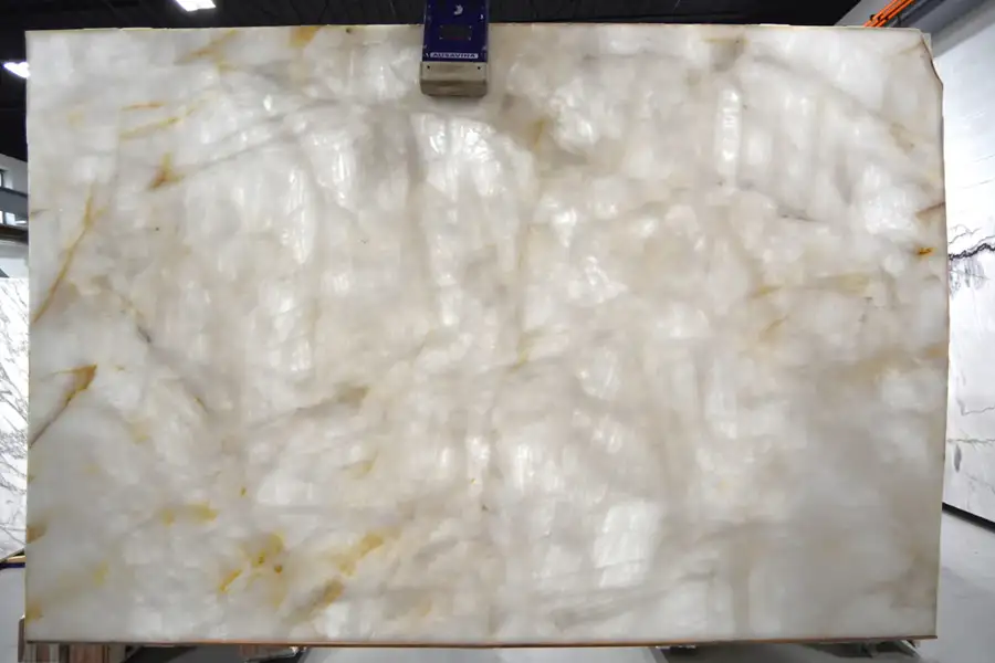 Кварцевые плиты с подсветкой Bianco Cristallo на складе