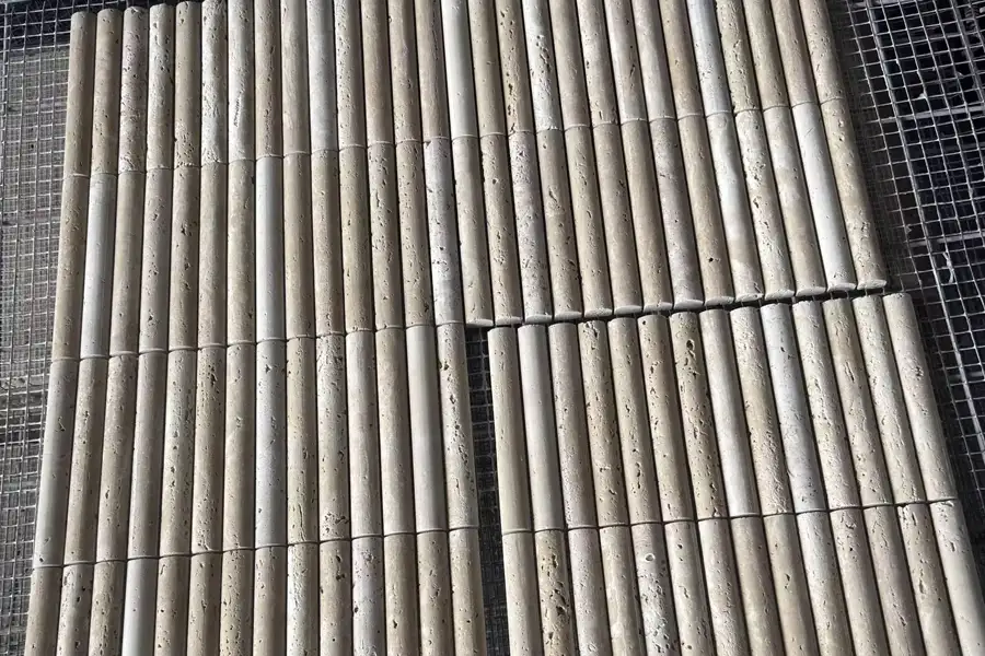 بلاط الفسيفساء الموزاييك الإيطالي المخدّد بالترافرتين