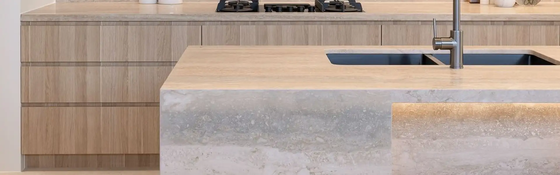 إيطاليا تصاميم مطابخ ترافرتين فضي فضي