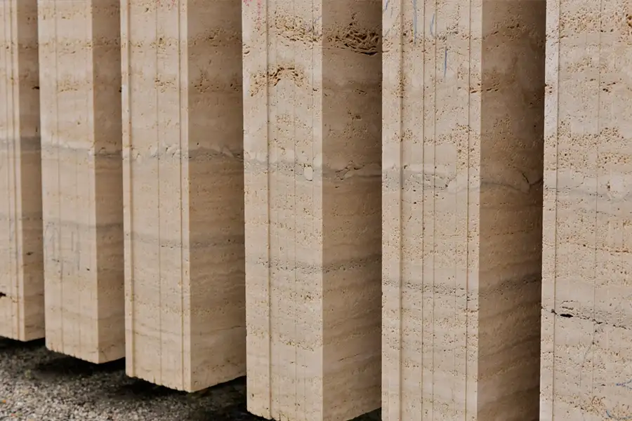 المورد الرائد لألواح الترافرتين الإيطالية وبلاط تكسية الجدران - FOR U STONE