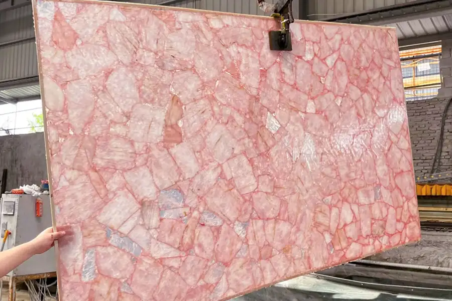 De roze Plak van de Kristaledelsteen