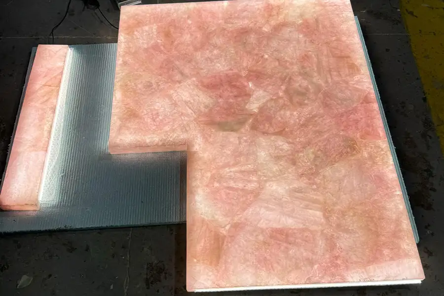 Roze Kwarts aanrechtblad met achtergrondverlichting