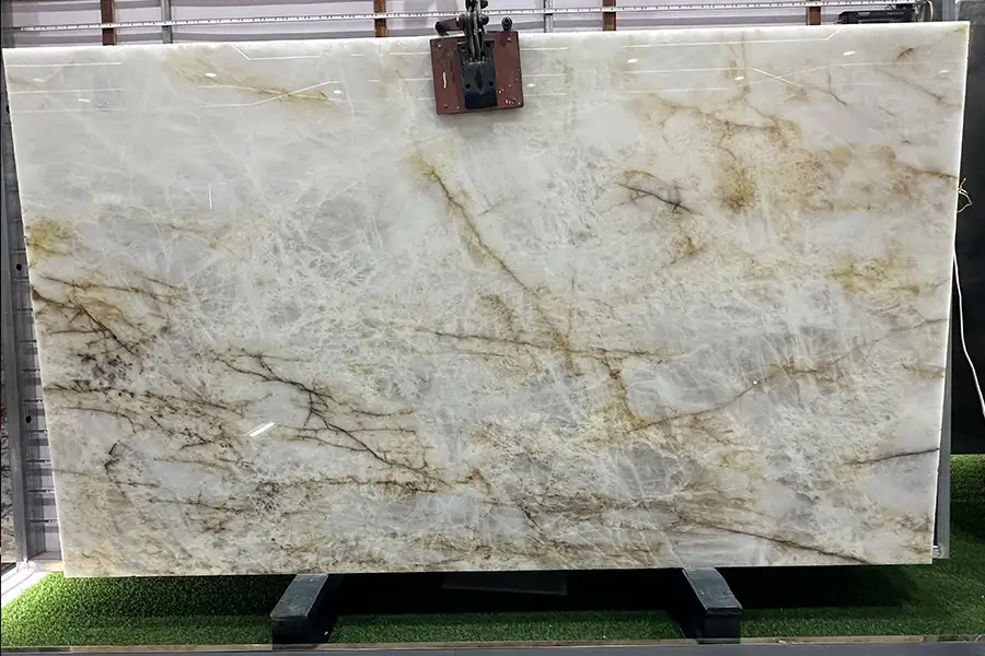 Слэб из экзотического кварцита Cristallo White