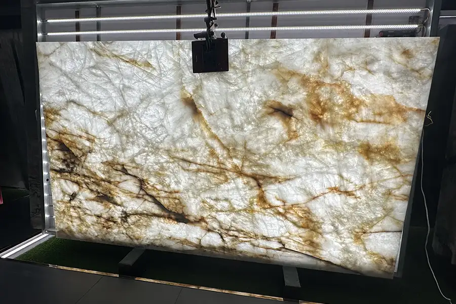 Кварцитовый слэб Cristallo Whtie