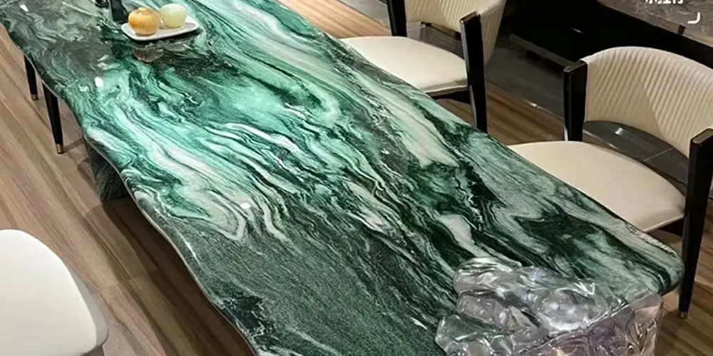 Xu hướng đá quartzite xanh độc đáo năm 2026 trong đá quartzite Verde Lapponia 7 Bàn ăn bằng đá quartzite Verde-Lapponia cho nhà ở