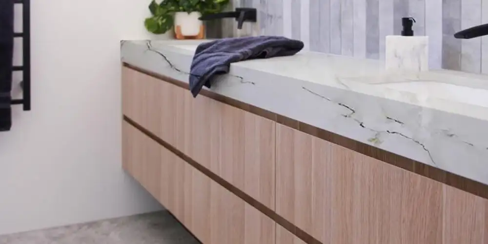 Bianco-Superiore-Witte-Kwartsiet-Badkamer-Wastafelbladen-Designs-in-Villa's