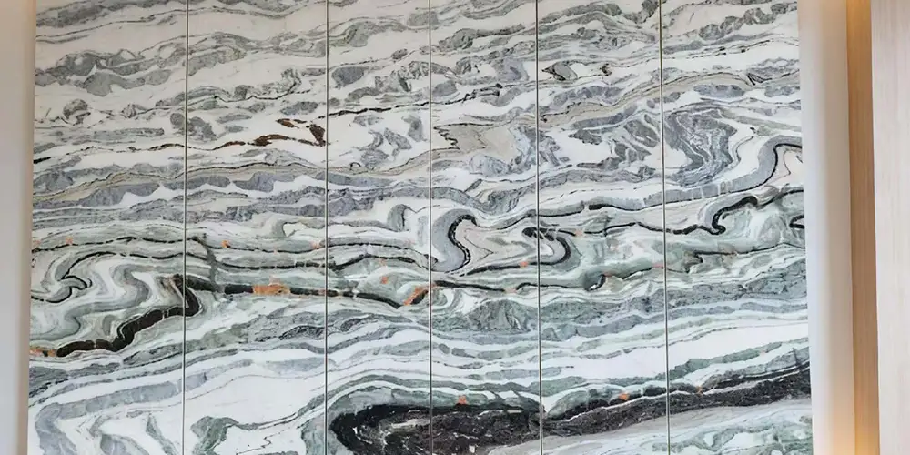 עיצובי קיר דקורטיביים עם קוורציט קיפולינו-קאסל-עם-עורקים-מתואמים