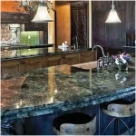 Guia de Preços do Granito Azul Lemuriano 2026: Detalhamento dos Custos e Por Que a Labradorite de Madagáscar É um Investimento de Luxo